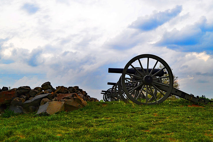 Cannons line the Gettysburg fields