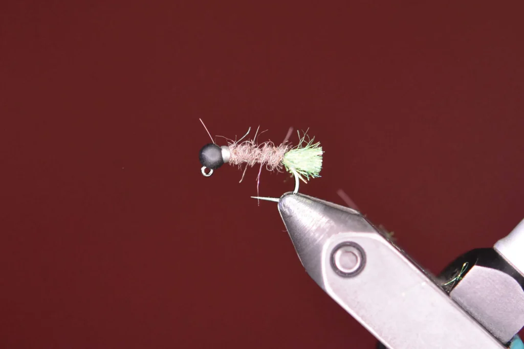 fly in tying vise
